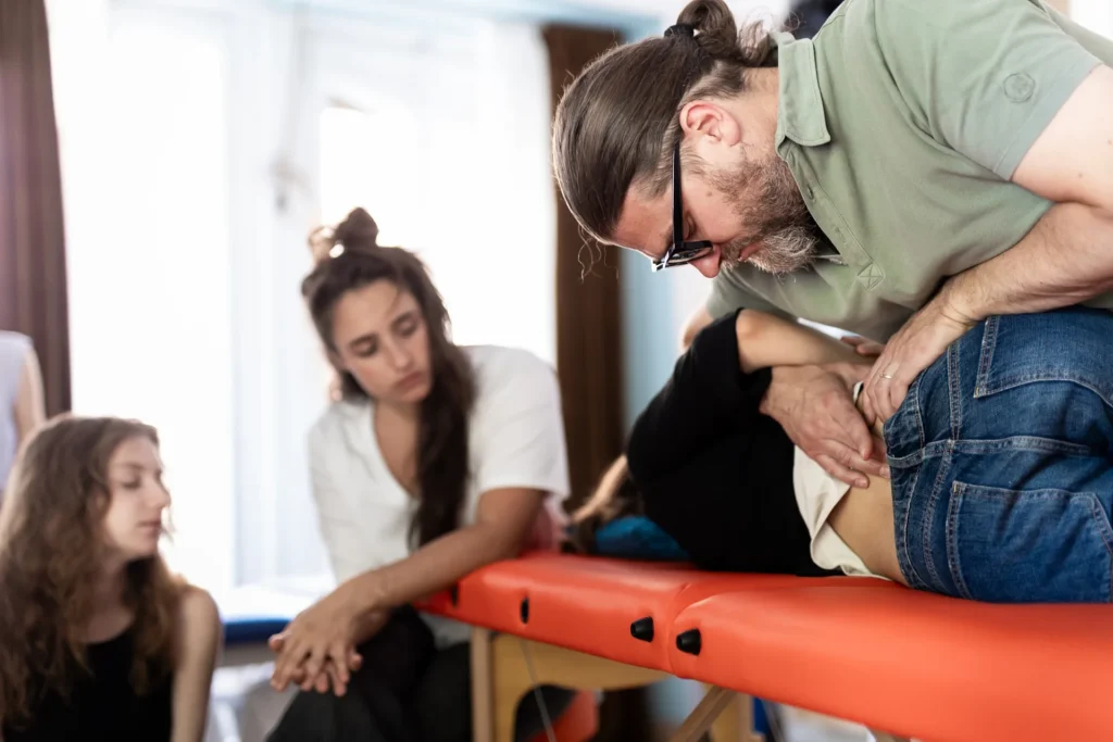 tecnica-osteopatica-bacino-dimostrazione-stilla